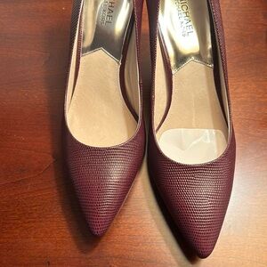 Michael Kors purple 2.5” pumps. Sz. 9.5.   NWT